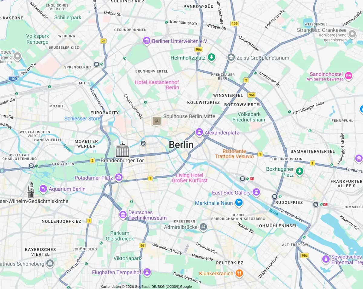 Karte von Berlin mit den Suchpunkten, gefärbt danach, welcher der drei führenden Zahnärzte dort in den Top 3 steht